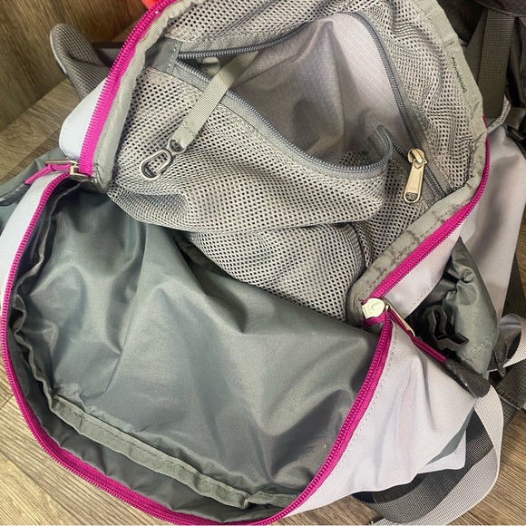 The North Face Terra 40 Hiking Backpack M/L Gray Pink EUC Outdoors - Picture 4 of 9